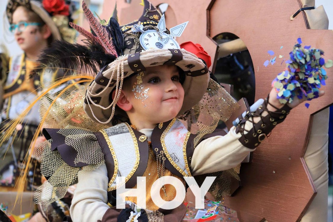 El desfile de este sábado contó con quince agrupaciones con un alto nivel. 