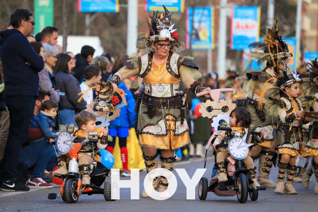 El desfile de este sábado contó con quince agrupaciones con un alto nivel. 