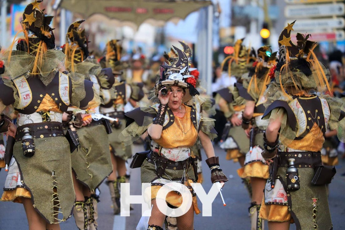 El desfile de este sábado contó con quince agrupaciones con un alto nivel. 