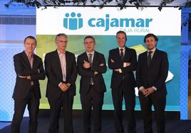 El delegado del Gobierno en Extremadura, José Luis Quintana; el presidente de Cajamar, Eduardo Baamonde; el director en Extremadura,Raúl Ortega, y otros directivos de la entidad.