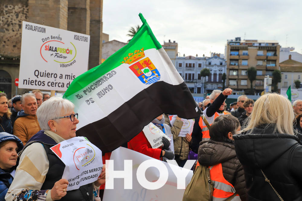 La manifestación a favor de la unión Don Benito-Villanueva, en imágenes