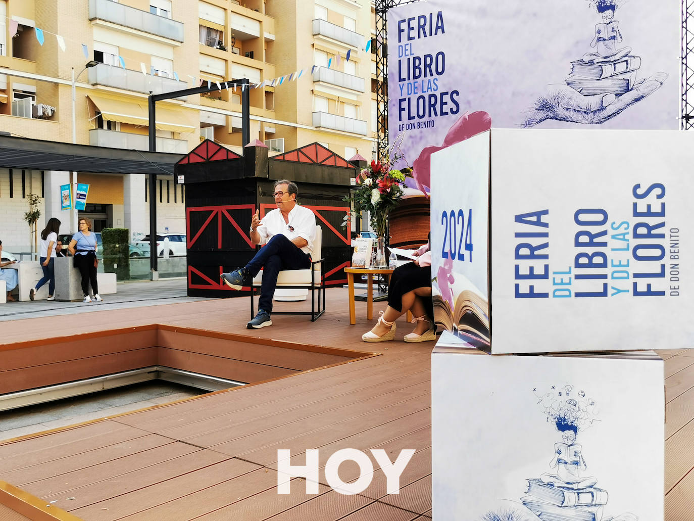 Nieves Herrero y Jesús Sánchez Adalid cierran una intensa Feria del Libro y de las Flores