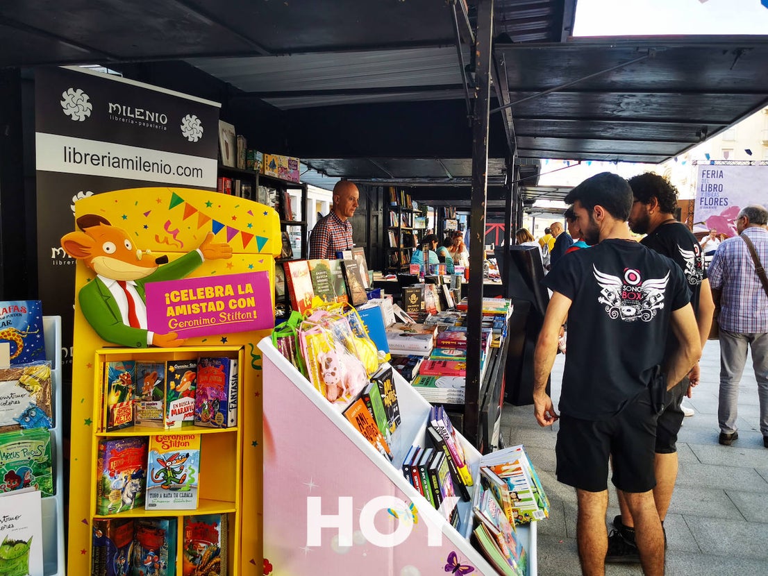 Nieves Herrero y Jesús Sánchez Adalid cierran una intensa Feria del Libro y de las Flores