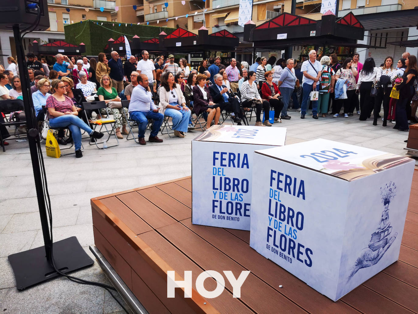 Nieves Herrero y Jesús Sánchez Adalid cierran una intensa Feria del Libro y de las Flores