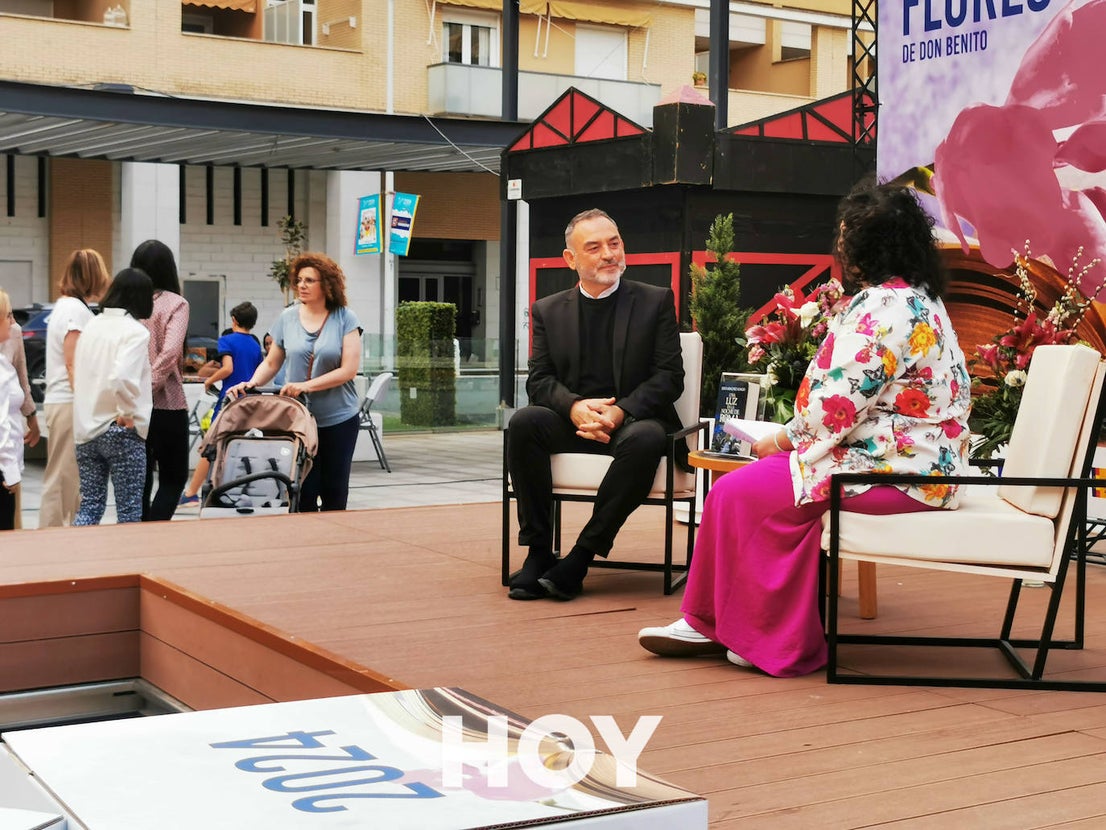 Nieves Herrero y Jesús Sánchez Adalid cierran una intensa Feria del Libro y de las Flores