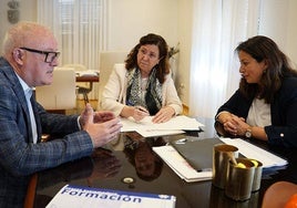 El Ayuntamiento firma un convenio con Semes y comprará más defibriladores