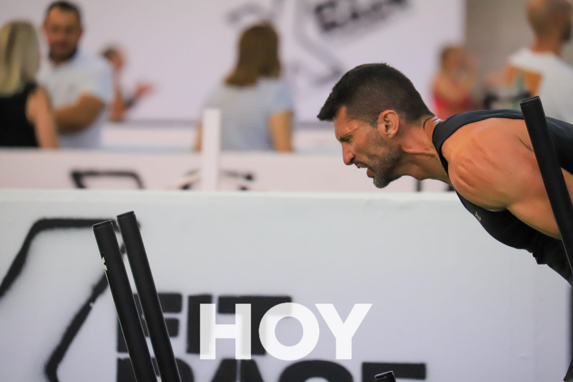 Decenas de deportistas sacan músculo en el XFit Race 2024