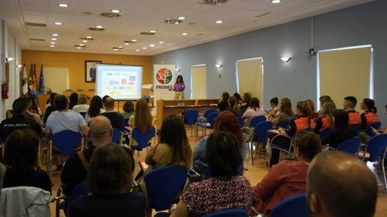 Proines inicia su formación en prevención del suicidio