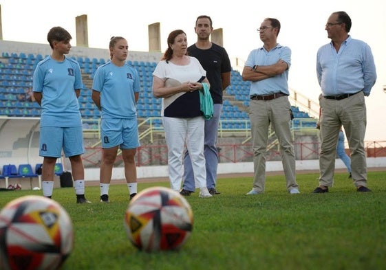 Miguel Adámez, junto a María Fernanda Sánchez, en una visita al Féminas en 2023.