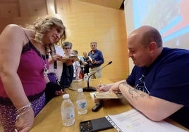 El Ayuntamiento reparte mil ejemplares de 'El crimen de Don Benito'