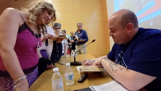 El Ayuntamiento reparte mil ejemplares de 'El crimen de Don Benito'
