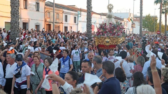 Emotivo recibimiento a la Virgen de la Cruces