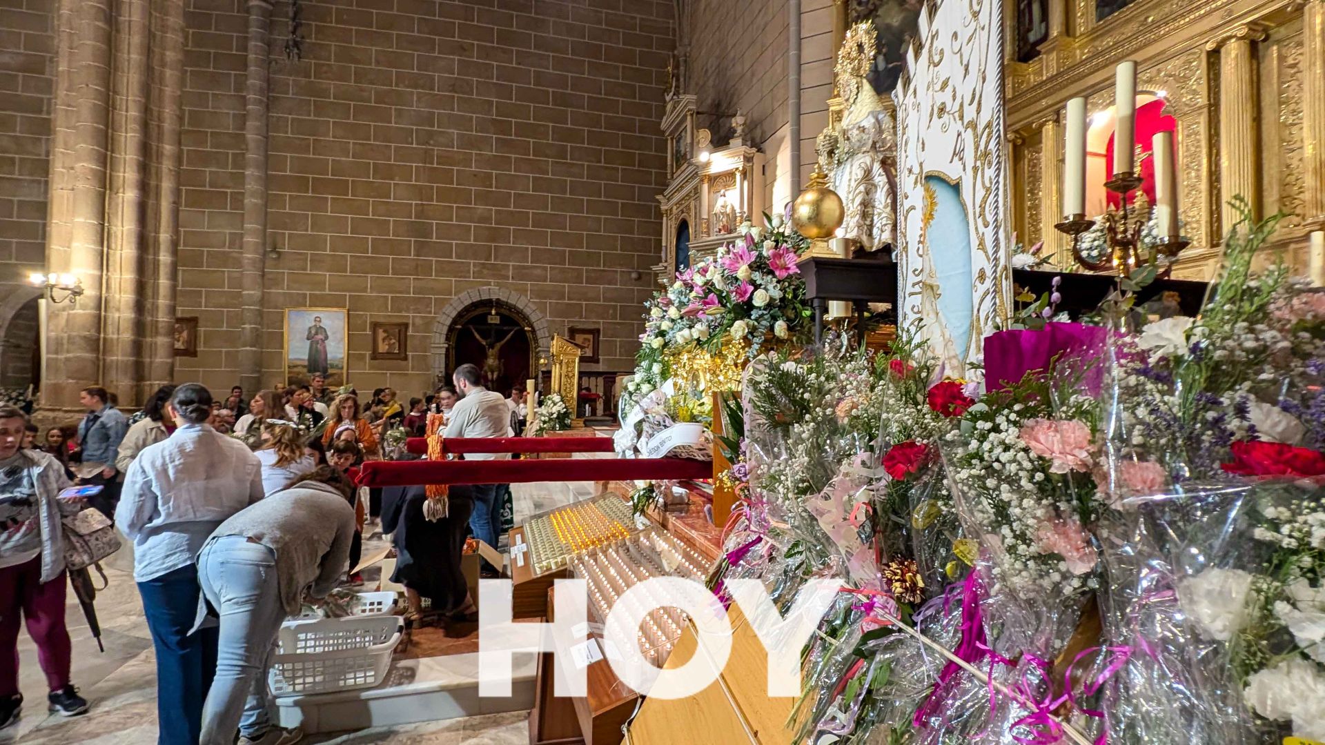 Ofrenda floral y despedida a la Virgen de las Cruces