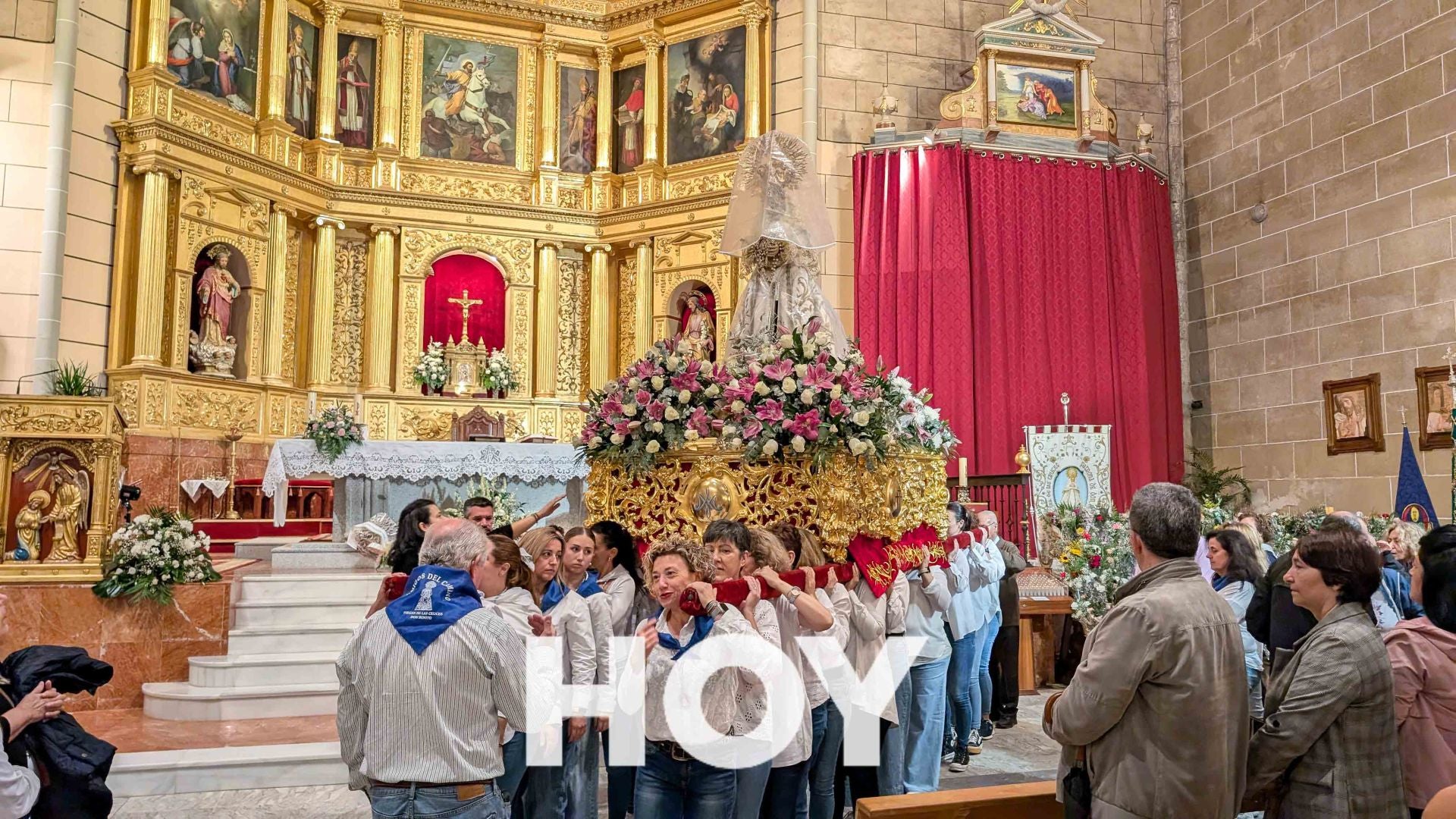 Ofrenda floral y despedida a la Virgen de las Cruces