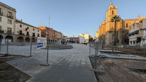 La plaza de España, sin terminar, se abre por Navidad