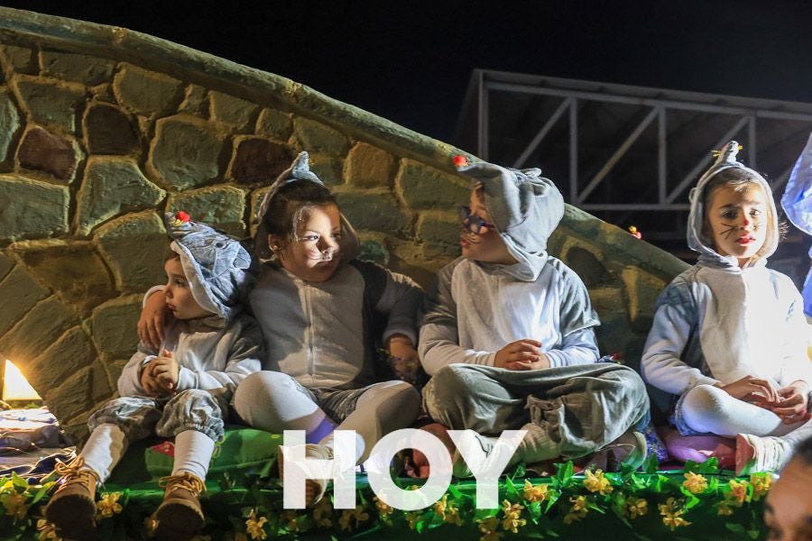 Imágenes de la animada cabalgata de Reyes en Don Benito