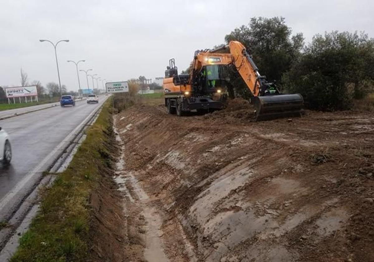 Inician las obras del carril bici y el acerado en la EX-206