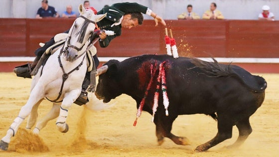 Festejo de rejones para celebrar el día regional de la tauromaquia