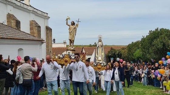 El Encuentro en las Cruces pone fin a la Semana Santa
