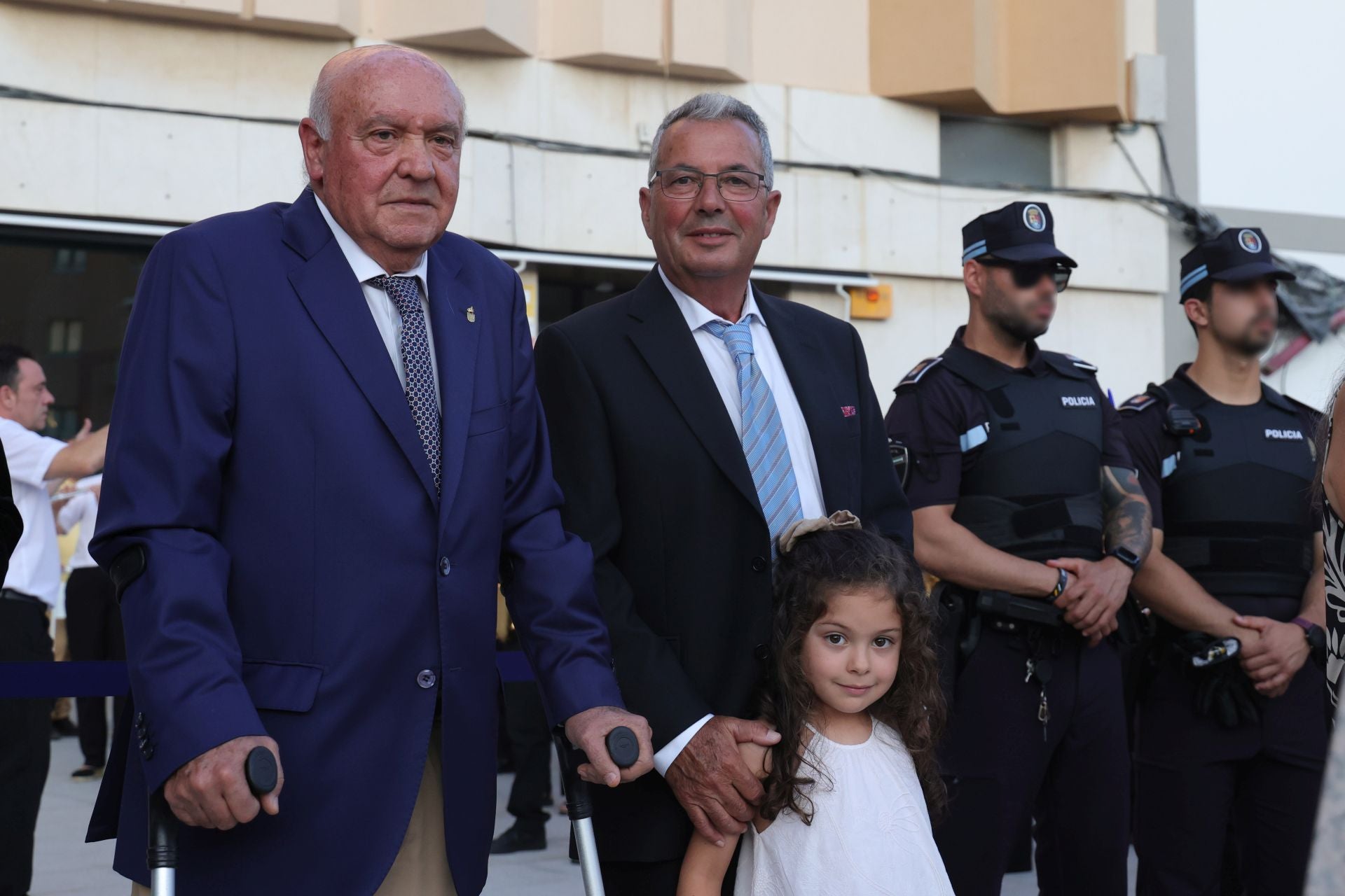 Animada inauguración oficial de la plaza de España