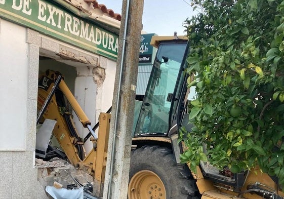 Asaltan una sucursal bancaria en Vivares con una retroexcavadora