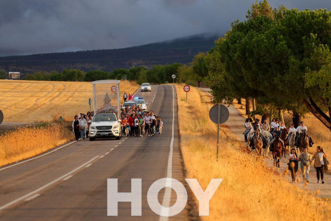 La llegada de la Virgen de las Cruces da inicio a 'La Velá'