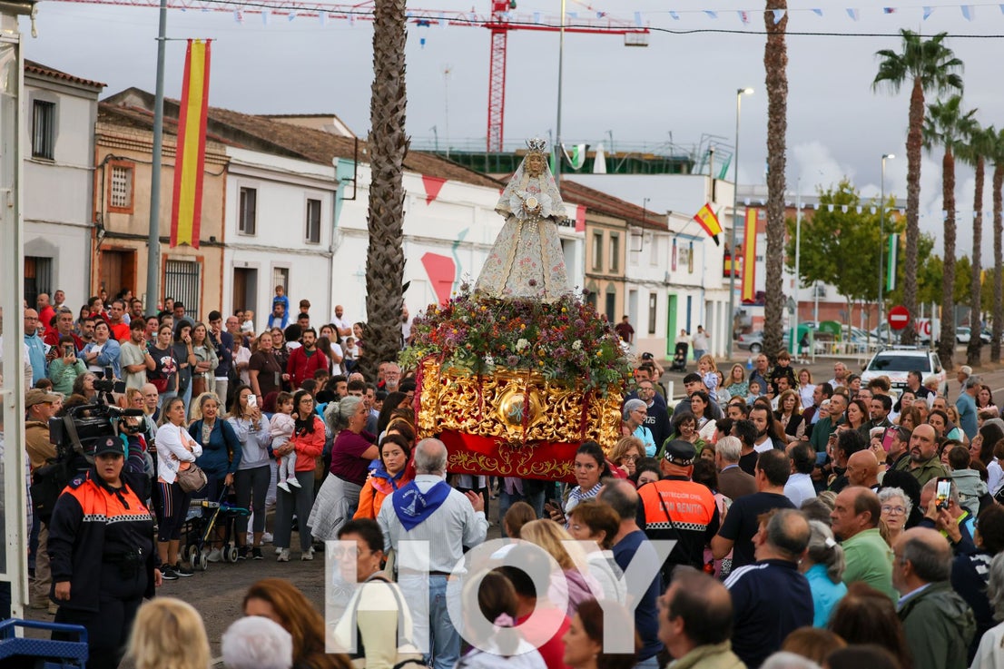 La llegada de la Virgen de las Cruces da inicio a 'La Velá'