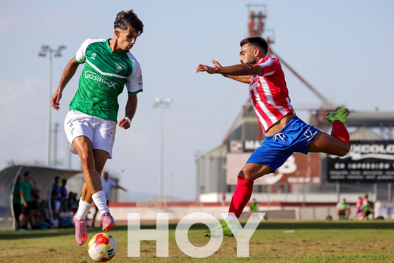 FOTOGRAFÍAS: El Don Benito se lleva el derbi contra el Villanovense