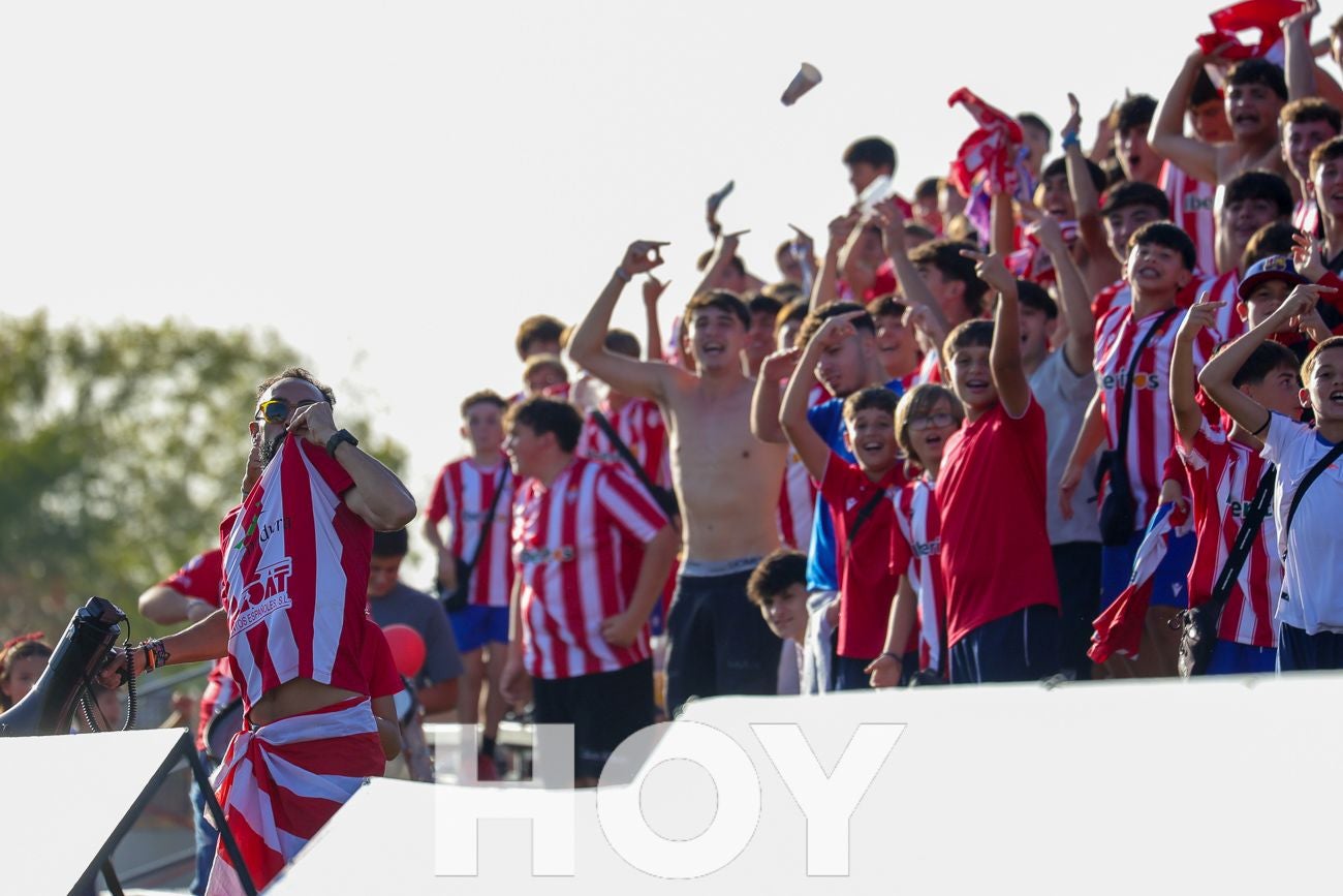 FOTOGRAFÍAS: El Don Benito se lleva el derbi contra el Villanovense