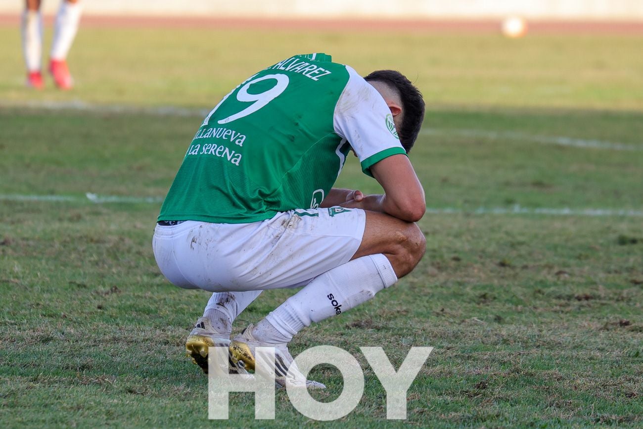 FOTOGRAFÍAS: El Don Benito se lleva el derbi contra el Villanovense
