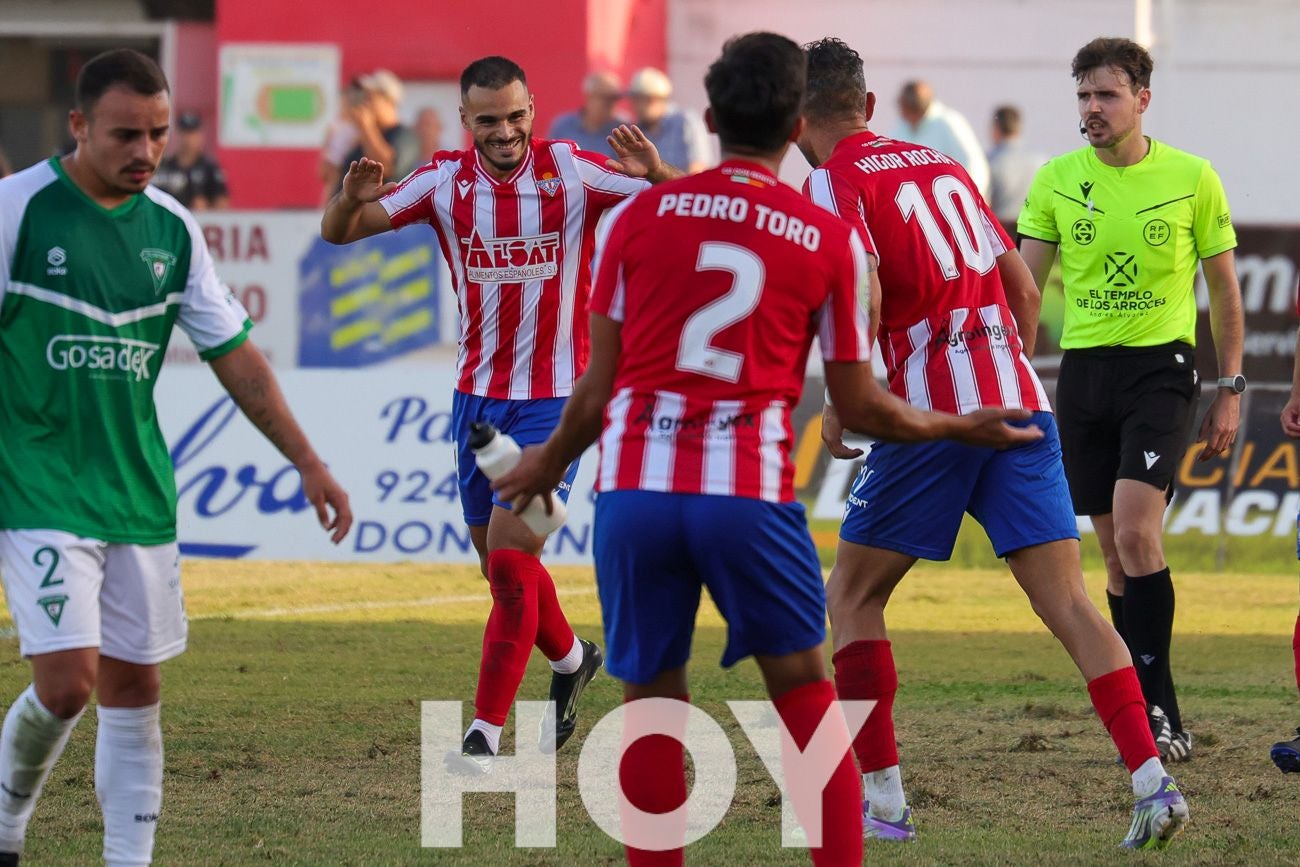 FOTOGRAFÍAS: El Don Benito se lleva el derbi contra el Villanovense