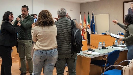 Tenso final del pleno en el Ayuntamiento de Don Benito