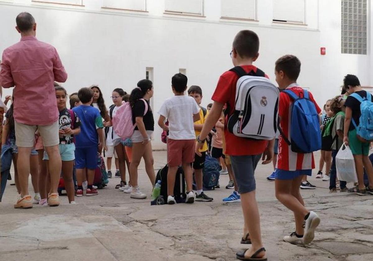 El Ayuntamiento recibe una subvención para mejorar la climatización de los colegios