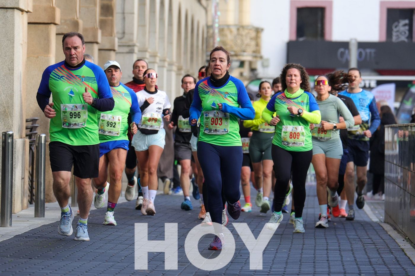 Gran ambiente de atletismo en las calles de Don Benito