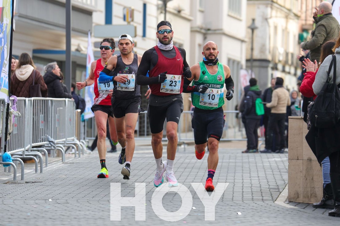 Gran ambiente de atletismo en las calles de Don Benito