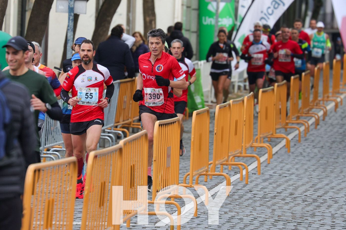 Gran ambiente de atletismo en las calles de Don Benito