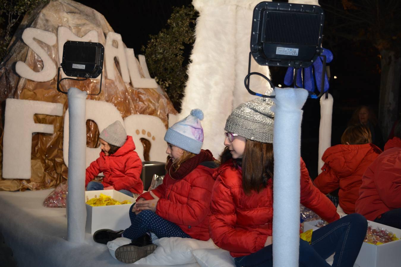 Imágenes de las carrozas que acompañaban a SSMM los Reyes Magos de Oriente, junto a los niños y jóvenes de Fregenal. 