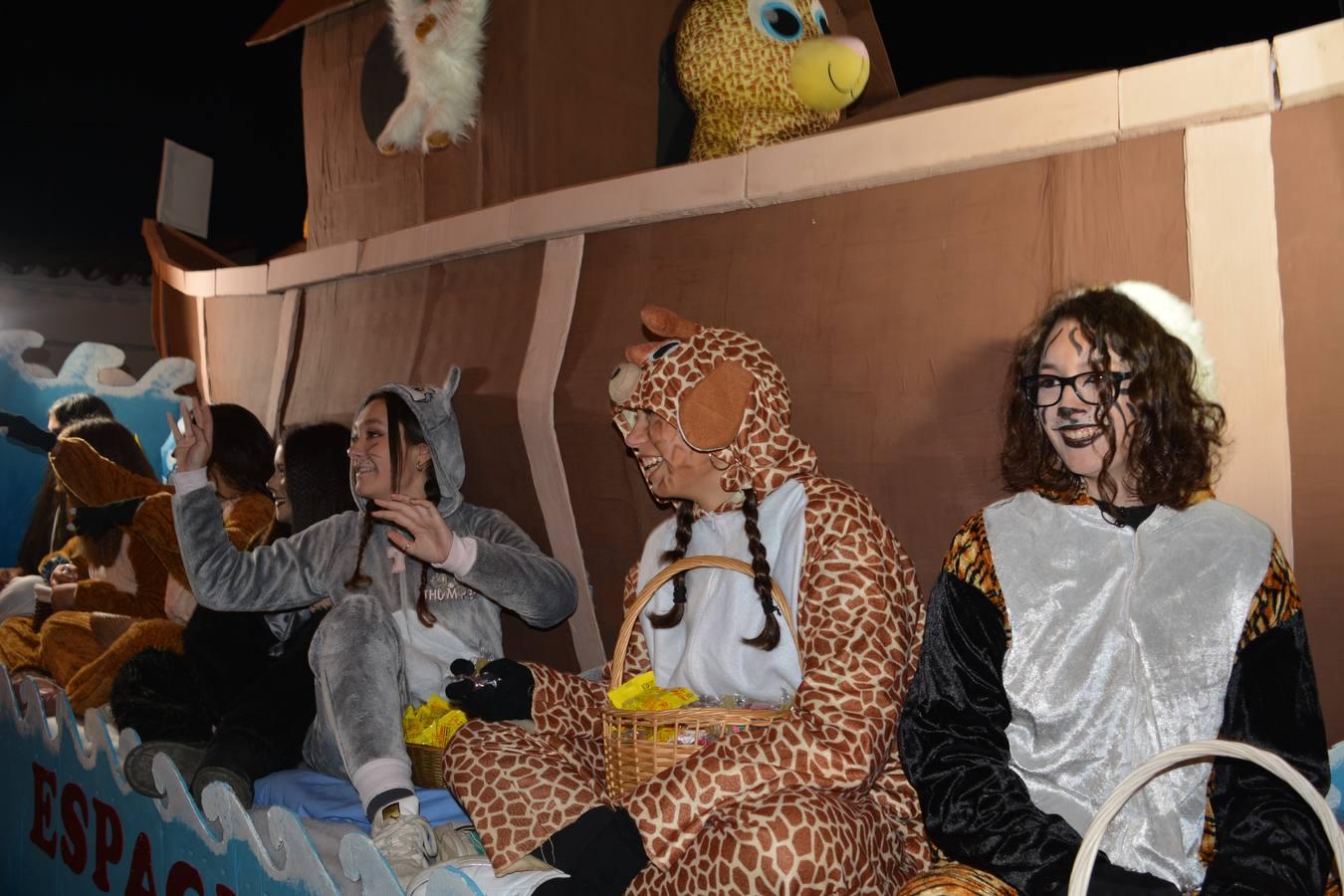Imágenes de las carrozas que acompañaban a SSMM los Reyes Magos de Oriente, junto a los niños y jóvenes de Fregenal. 