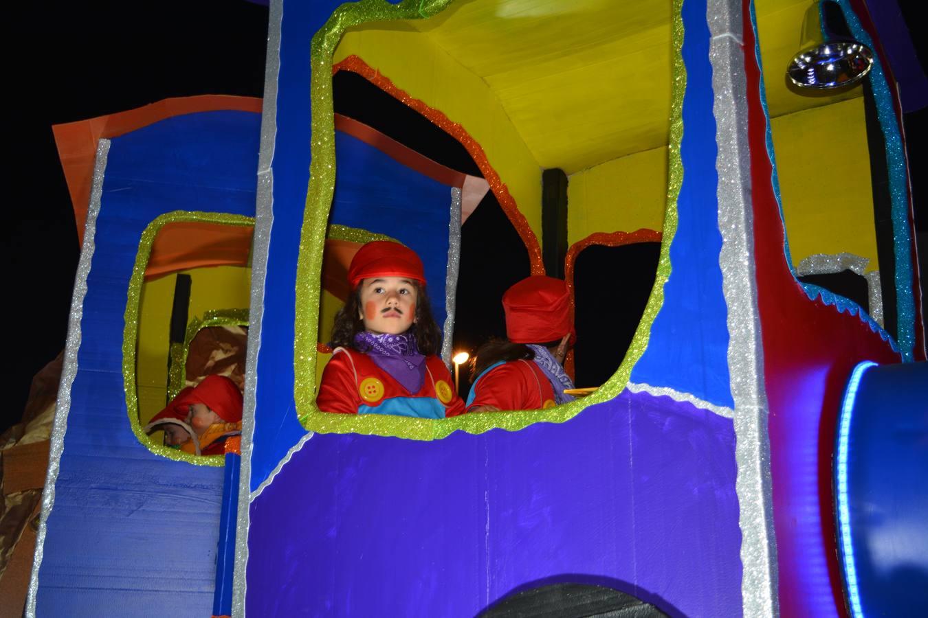 Imágenes de las carrozas que acompañaban a SSMM los Reyes Magos de Oriente, junto a los niños y jóvenes de Fregenal. 