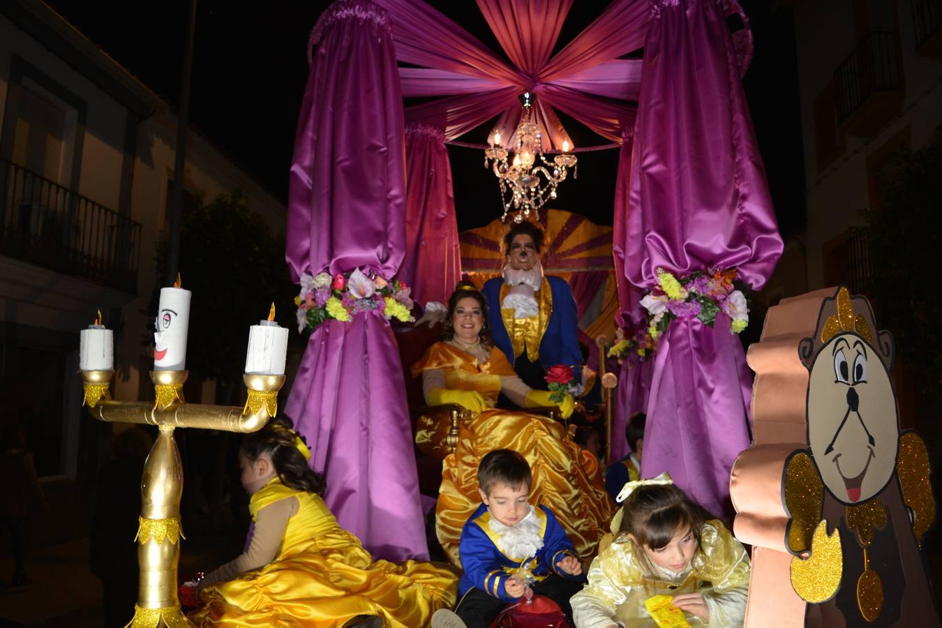 Imágenes de las carrozas que acompañaban a SSMM los Reyes Magos de Oriente, junto a los niños y jóvenes de Fregenal. 