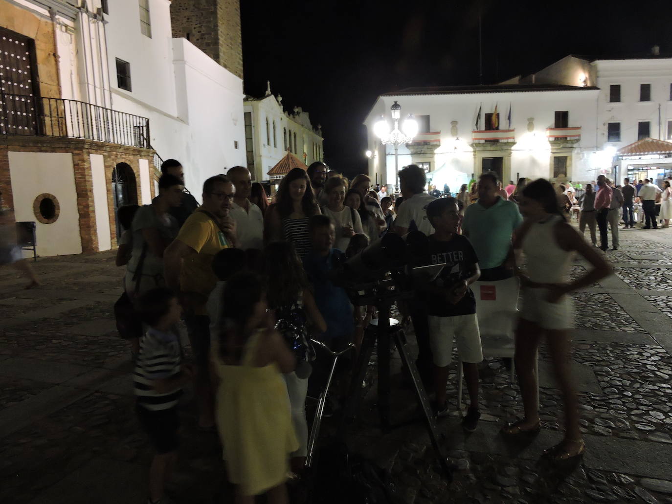 100 fotos sobre todas las actividades de la noche en blanco frexnense.