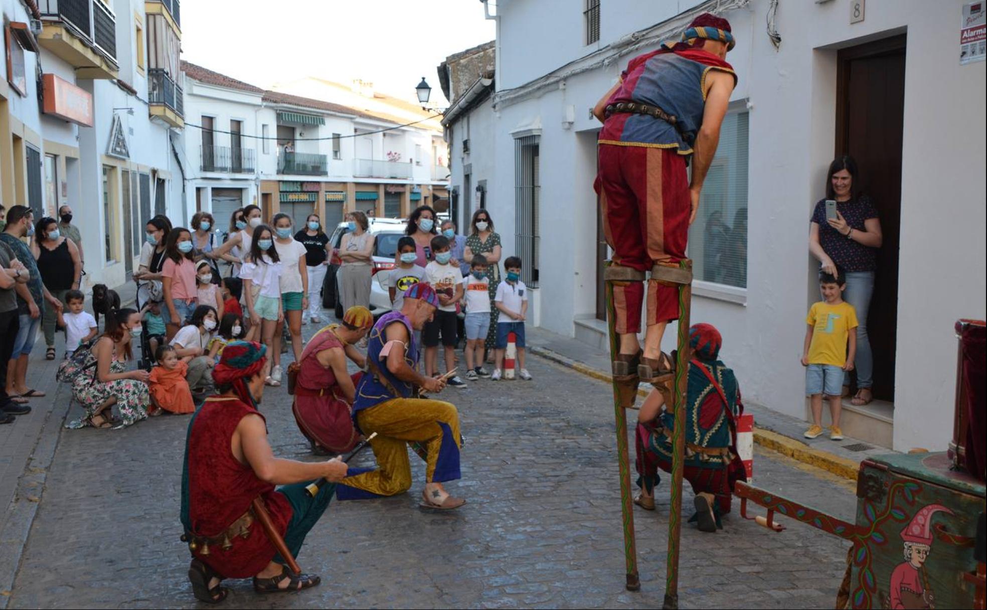Los Titiriteros de Binéfar en la calle del Rodeo.