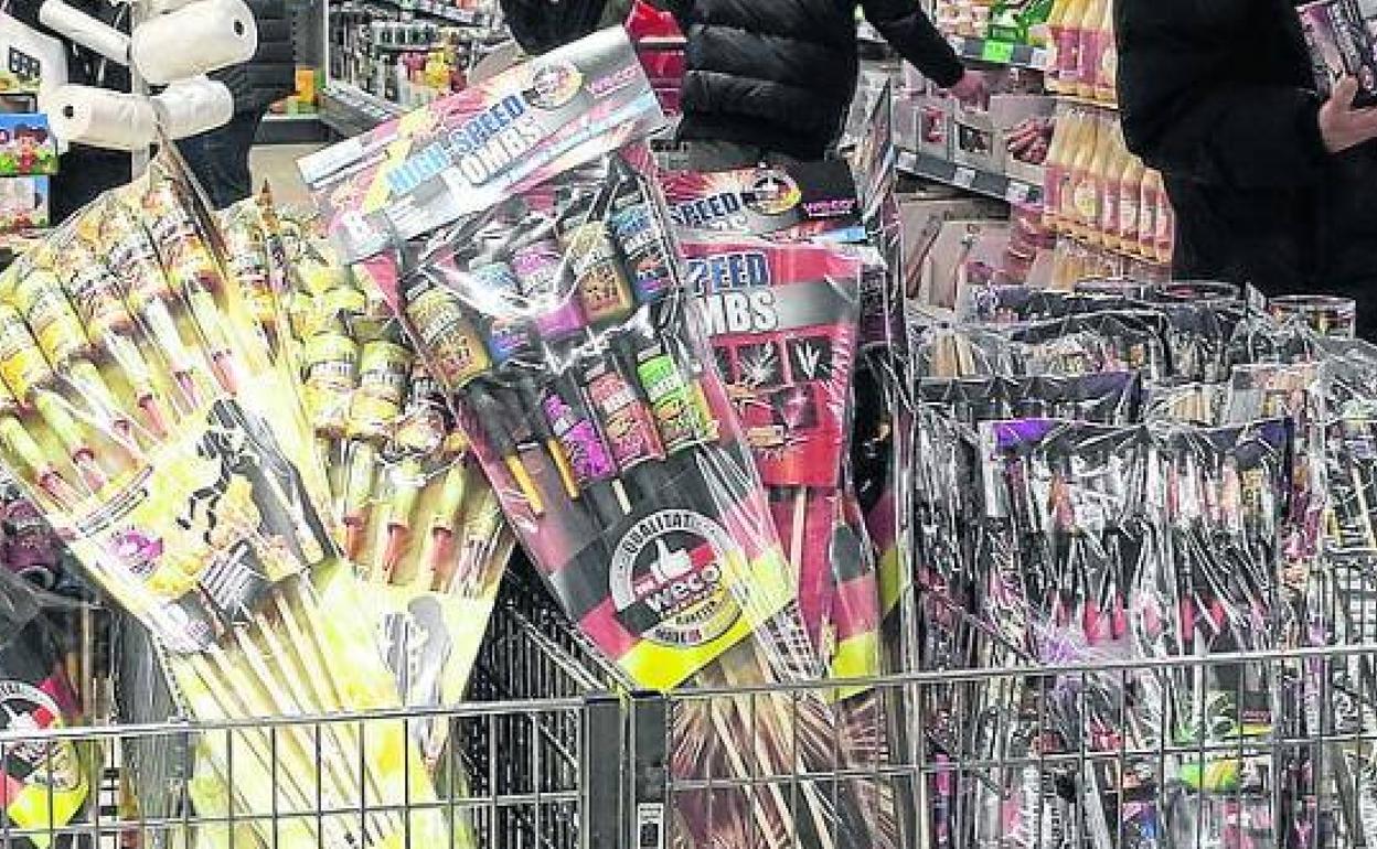 El Ayuntamiento prohíbe la venta y utilización de petardos con multas de hasta 1500 euros