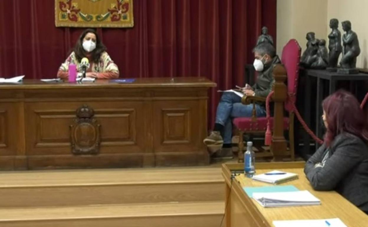 Nuevo enfrentamiento entre la portavoz socialista y la alcaldesa durante el pleno