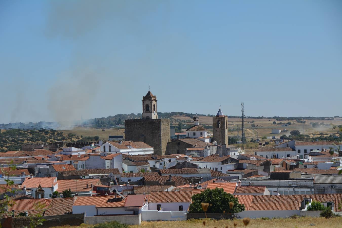 Fotos: Incendio controlado a un kilómetro de Fregenal