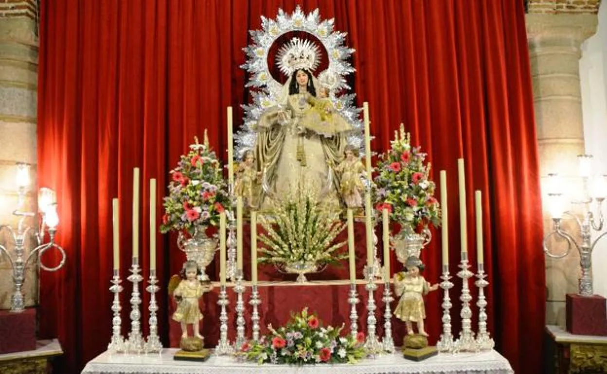 Altar de la Virgen para su veneración el pasado año