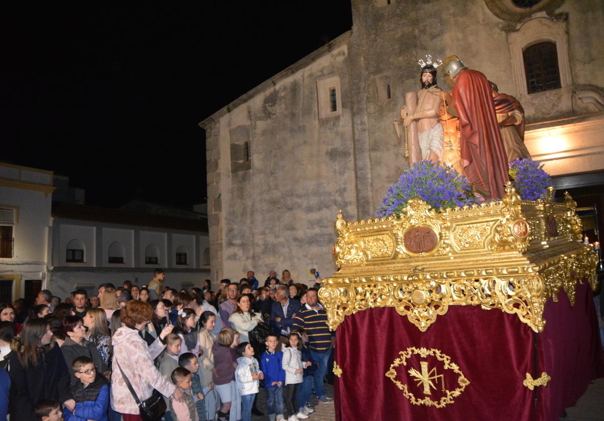Los cofrades de Jesús Atado a la Columna completaron con éxito su estación de penitencia