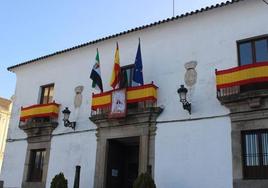 Fachada del Ayuntamiento de Fregenal de la Sierra. Fotografía de archivo.