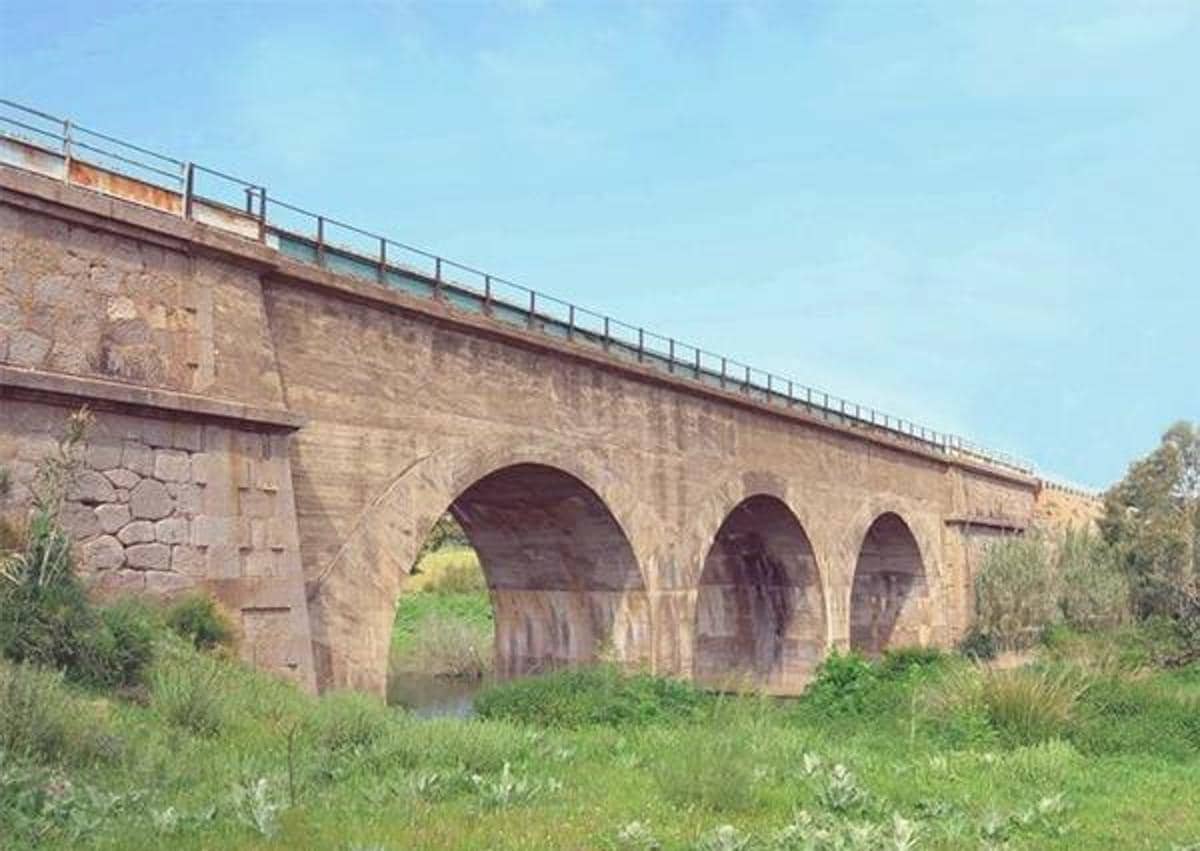Imagen secundaria 1 - Puente que se renovará entre Valencia del Ventoso y Fregenal de la Sierra.