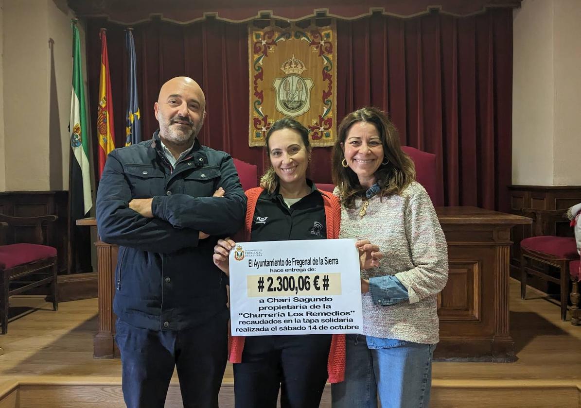 Entregados 2.300 euros de la Tapa Solidaria a Chari Sagundo
